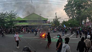 Indonesian rioted and demonstrated to demand higher allowances in the House of Representatives (DPR)