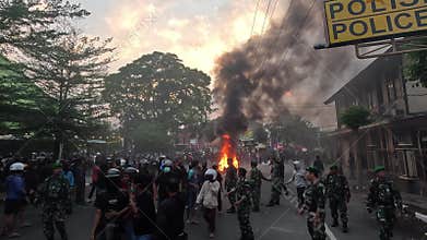 Indonesian rioted and demonstrated to demand higher allowances in the House of Representatives (DPR)