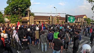 Indonesian rioted and demonstrated to demand higher allowances in the House of Representatives (DPR)