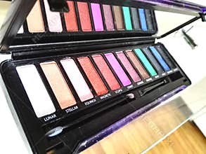 371/5000 cosmic shadows palette