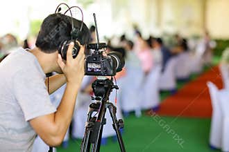 camera show viewfinder image catch motion in interview or broadcast wedding ceremony