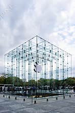 Apple store on 5th Avenue