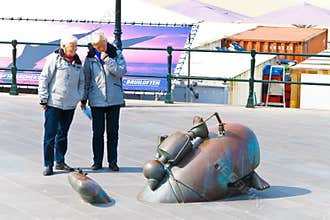 Senior couple looking at a sculpture