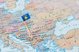 Kosovo map and flag pin