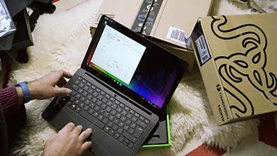 Man unboxing new gamer Razer Blade Stealth laptop sent by Amazon windows 10 installations