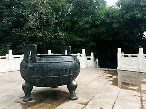 Bronze tripod Ding