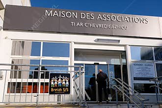 House of associations de Vannes with a sign written in French and Breton
