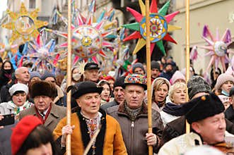 Christmas Star carriers parade through Lviv streets