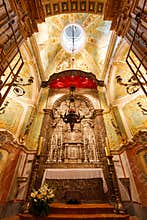 Oporto Cathedral interior - Altar area
