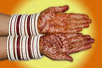 hands of Bride