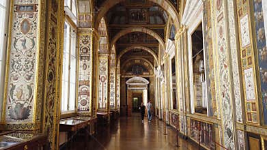 A splendid exhibition hall of the Hermitage with exhibits and groups of tourists.