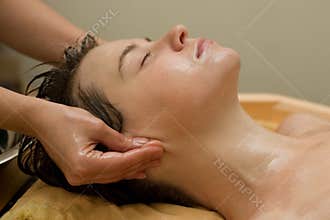 Ayurvedic oil massage procedur
