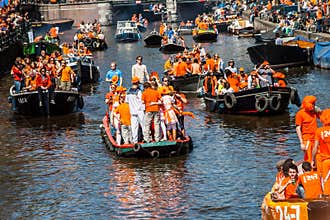 People partying on the canals - Koninginnedag 2012