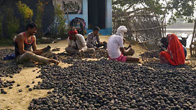 Asian poor people lifestyle working