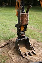Digging bucket with teeth and claw for small back-hoe