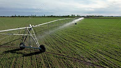 Pivot irrigation system that sprays water on crops