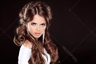 Brunette. Luxury Woman with Long Brown Curly Hair. Fashion Model