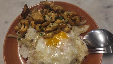 Chicken stir-fried with cashew nuts on rice