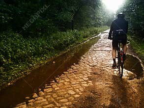 Bicycling on sett road