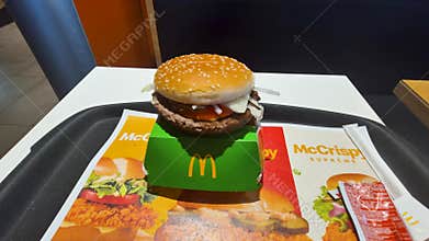 McDonald WiesMac burger.