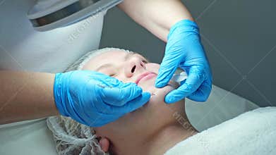 Manual deep pore cleansing treatment for clear skin