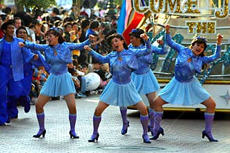 Disney parade dancers