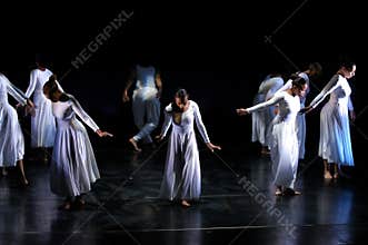 Modern dance performance 3