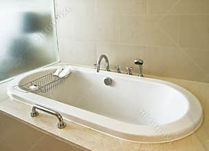 Bath tub