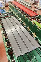 Metal sheet forming machine