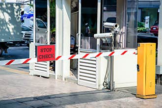Automatic vehicle Security Barriers with security camera