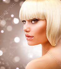 Model with short Blond hair