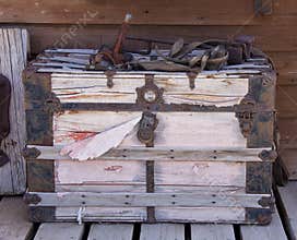 Stagecoach travel trunk