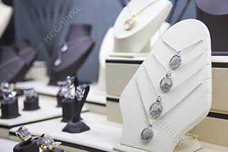 Jewelry arrangement