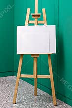 Easel