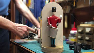 drummer drumming, wooden mechanical toy automaton