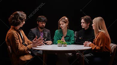 Engaging Discussion Among Influencers in a Modern Studio Setting