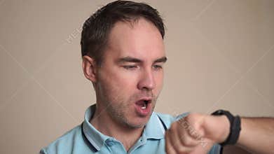 Counting calories burned and measuring heart rate in smart watches. Male hand with a fitness bracelet clock holds a