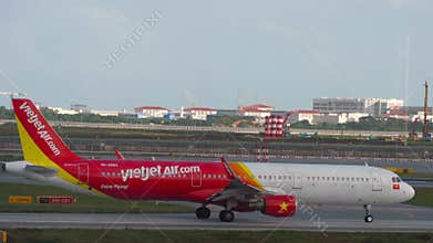 VietJetAir Airbus A321 taxiing