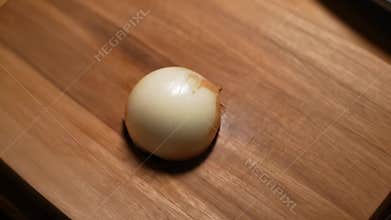 A video on an onion being chopped, wit ASMR sounds, generated by AI.