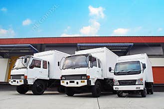 Cargo truck with box