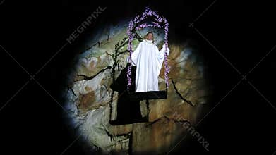 Opera singer sing in the cave