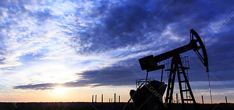 Operating oil and gas well