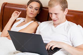 Internet addiction in couple's life
