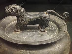 Bronze tiger button Chunyu