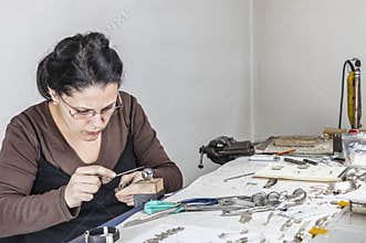 Female Jewelerer