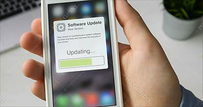 Updating smartphone system software