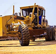 Caterpillar 140H - Turning