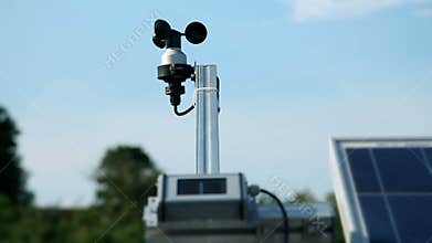 Metric device for weather forecast on solar power station