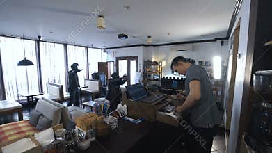 The people robbing the shop