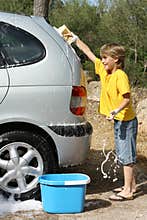 children washing car